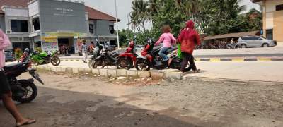 Antri Ambil Bansos di Kantor Camat Mauk, Motor Noval Raib Dibawa Maling