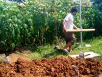 Makam OR, gadis belia yang di cekoki excimer dan di perkosa. Jasad OR dilakukan autopsi oleh tim DVI Polri, Rabu (17/6/2020).