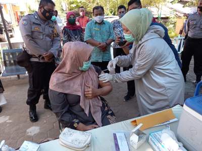 Vaksinasi Covid 19 Bagi Nakes Pessel Dimulai Plh Sekda Muskamal : Targetkan Vaksinasi Selesai Januari