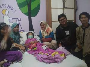 Penggiat Sosial Rangkasbitung Santuni Feby Mandasari