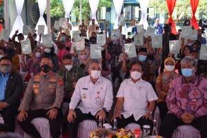 Zaki Dampingi Menteri ATR BPN Bagikan Sertifikat Tanah Gratis 