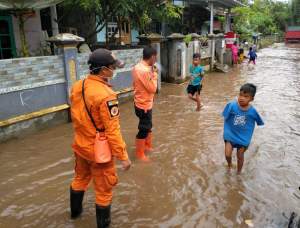 Hujan Itentitas Tinggi, Ratusan Rumah di Padarincang Terendam Banjir