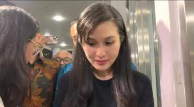 Sandra Dewi keluar dari pemeriksaan di Gedung Kejaksaan Agung, Jakarta, Rabu (15/5/2024) petang.