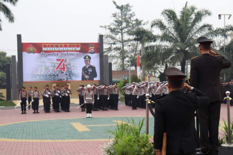 Bacakan amanat Kapolri, Wakapolda Pimpin Upacara Hari Kemerdekaan RI Ke-74 Di Mapolda Banten