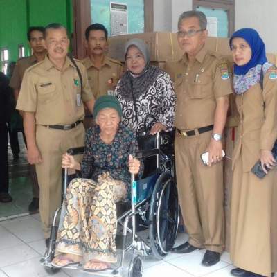 300 Lansia Di Kabupaten Tangerang Diberikan Bantuan