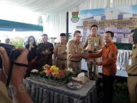 Zaki Saat Meresmikan Kantor Kelurahan Medang