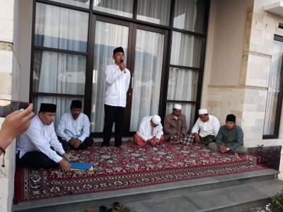 Mad Romli Bukber di Mekar Baru Bersama Petani dan Guru Ngaji