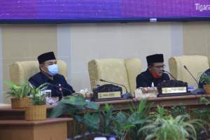 Kholid Ismail Pimpin Rapat Paripurna DPRD Tentang Perubahan KUA PPAS