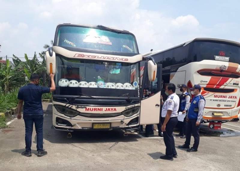 Petugas Dishub Tangsel Saat Melakukan Ram Check