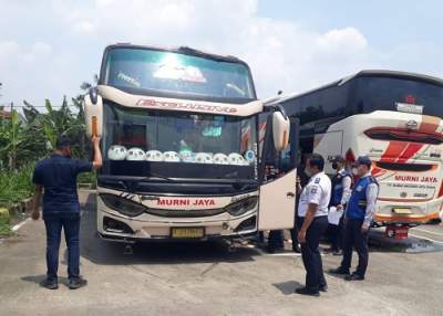 Petugas Dishub Tangsel Saat Melakukan Ram Check