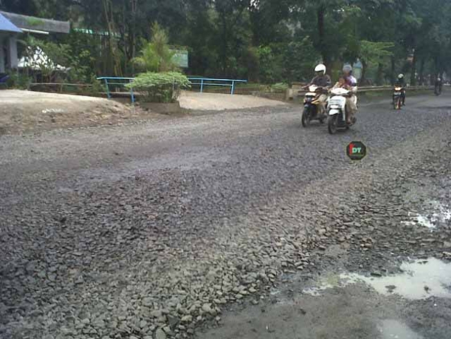 Jalan rusak di Ciganjur, Jakarta Selatan (5/2)