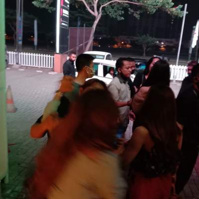 Diduga Mabuk, 2 Wanita Nyaris Adu Jotos Clique Kitchen & Bar Kelapa Dua