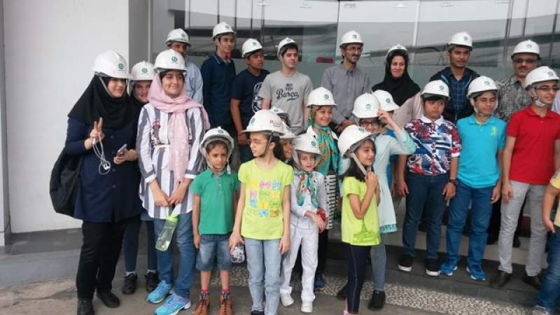 Kunjungan pelajar Iran ke pabrik kertas PT IKPP Tangerang.