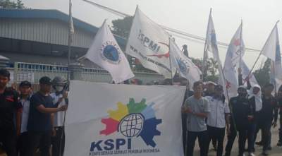 Tak Terima di PHK Sepihak, Buruh Geruduk PT SAS