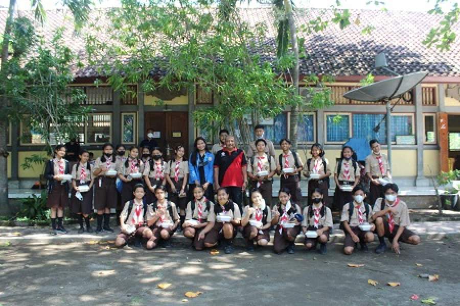 Mahasiswa UNPAM Ajari Siswa SMPN 4 Melaya, Bali Bisnis melalui Digital Marketing