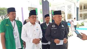 H Luki alias Om Frank Kabag Kesra Kab Tangerang, bersama Kepala Kemenag Kab Tangerang H Bajuriwmbuka acara Festival Al Amjad