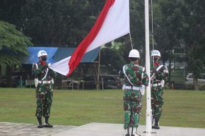 Kasdim 0510/Trs Pimpin Upacara Apel Kenaikan Bendera