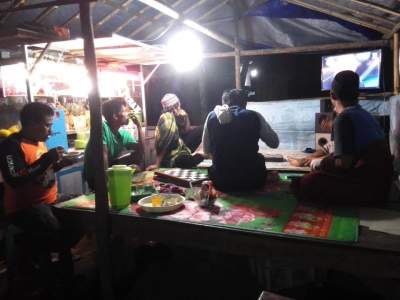 Warga Tamanjaya Gelar Nobar