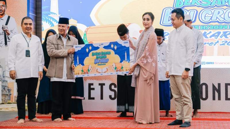 BRI Regional Office Jakarta 3 salurkan paket sembako dan bantuan uang kepada yatim.