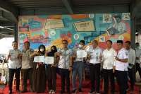 Wakil Walikota Tangsel, bersama beberapa Kepala OPD dan siswa