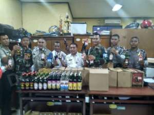 Ratusan Botol Miras yang disita Tim Alap - Alap Satpol PP Kota Tangerang