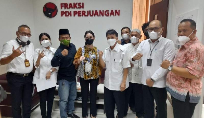 Perwakilan warga Pokatim, BPN dan Bidang Aset BPPKAD dan Ketua Fraksi PDI Perjuangan DPRD Tangsel saat rapat dengar pendapat soal tanah di Pondok Kacang Timur yang di klaim warga sebagai fasos-fasum.