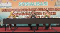 Sekda Cilegon Maman Mauludin saat membuka kegiatan sosialisasi program Beasiswa S1