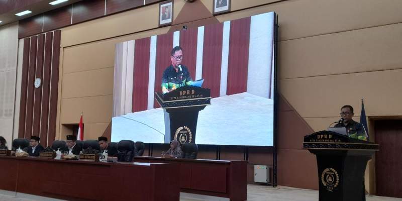 Sidang Paripurn DPRD Kota Tangsel saat pembentukan pimpinan dan anggota Pansus Raperda perubahan badan hukum PT PITS menjadi Perseroda.