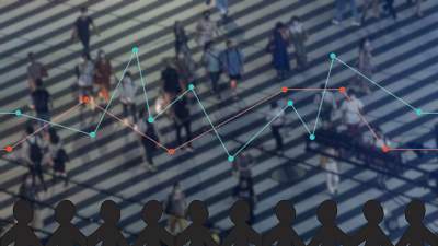 Sejumlah warga menyeberang jalan di kota Shinjuku, Tokyo, Jepang, Minggu (18/7/2021). (Foto: Sigid Kurniawan/ANTARA FOTO) Ilustrasi: Aisyah/db