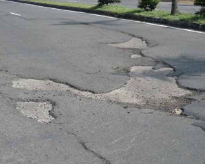 Armada Angkut PT GAMMA Penyebab Kerusakan Jalan Kabupaten