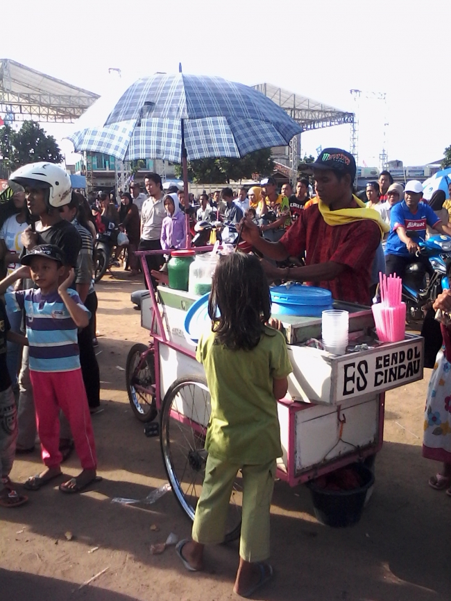 Pedagang Es Cendol Kebanjiran Pesanan Saat kampanye PKB