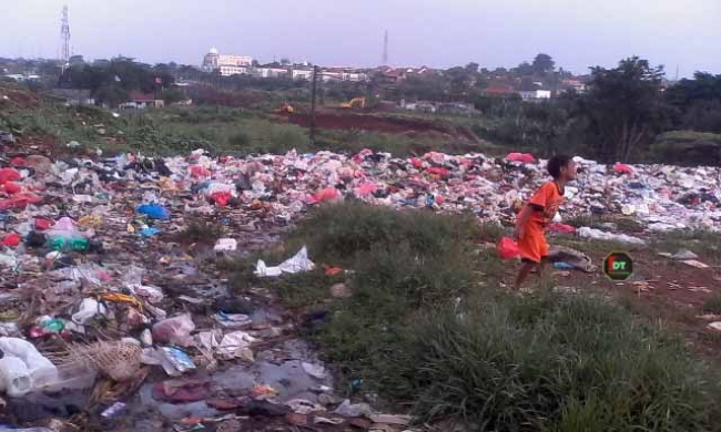 Sampah Menumpuk, Pemkot Depok Cuek