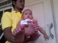  Safira Nabil (1), salah satu balita yang terindikasi kena Flu Singapura