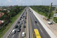 Ruas jalan tol Cikampek.