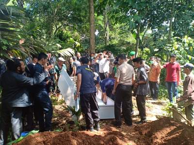 Polda dan Pemrov Banten Laksanakan Pemakaman Korban Jenazah Tsunami Selat Sunda