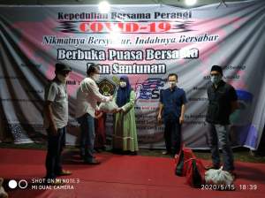 Santuni Yatim Ditengah Pandemi Corona, PWI dan SMSI Tangsel Imbau Jurnalis Utamakan Kesehatan