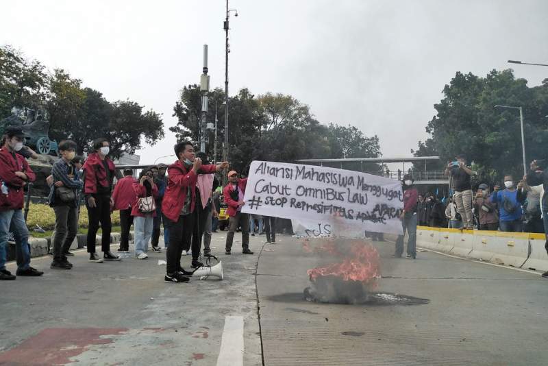 Suasana demonstrasi BEM SI Tujuh Tahun Kinerja Jokowi di Jakarta Pusat. (aip) 