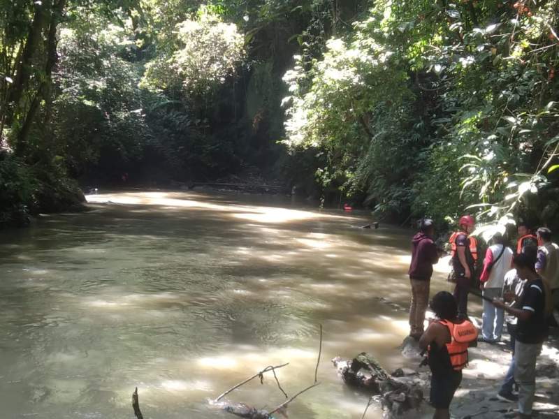 Tim rescuer Basarnas Medan cari bocah asal Karo hilang di sungai lau Biang.