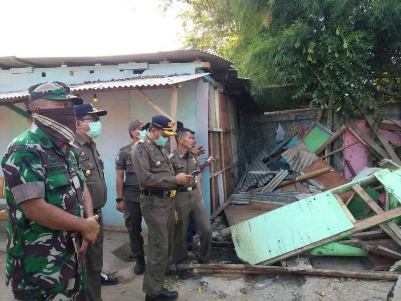 Penertiban bangli di Kali Perancis, Kecamatan Benda,Kota Tangerang.