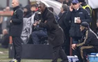 Seedorf Senyum Manis, Milan Kalahkan Verona 1-0