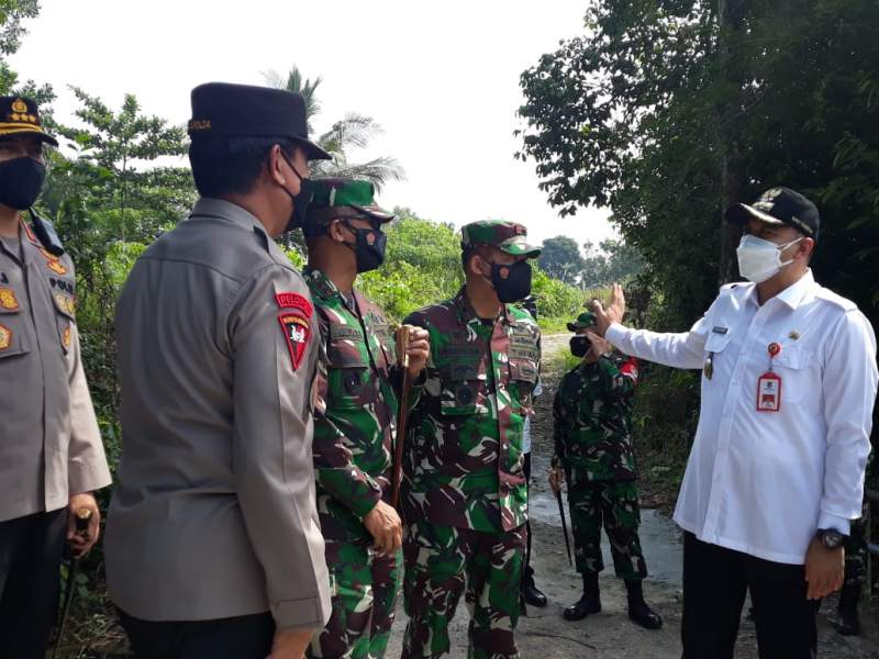 Zaki Dampingi Pangdam Jaya dan Kapolda Banten Tinjau TMMD