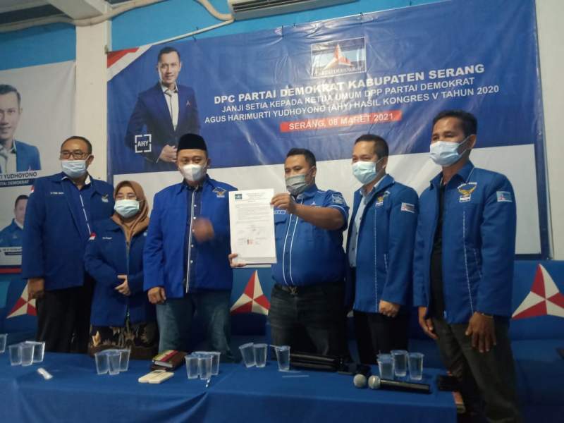Bukti Janji Setia Terhadap AHY, DPC Demokrat Kabupaten Serang dan Fraksi Demokrat DPRD Tandatangani Petisi