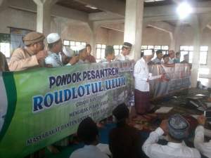 Pengurus Dan Santri Roudlotul Ulum Cidahu Pandeglang Deklarasikan Damai Kampanye 2019