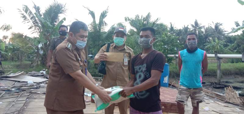 Rumahnya Rata Dengan Tanah Akibat Puting Beliung, Miskad Butuh Bantuan