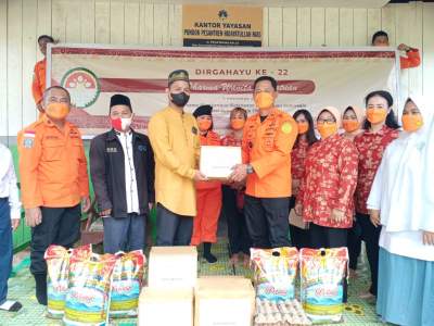 Basarnas Nias Serahkan Puluhan Sembako ke Pondok Pesantren