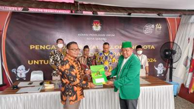 Datang ke KPU Mantan Camat di Kota Serang Jadi Caleg PPP