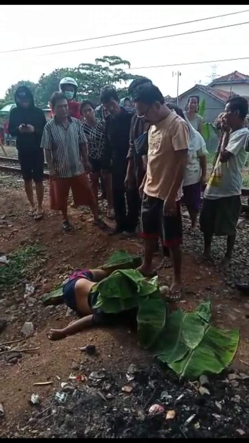 Habis Beli Lontong Sayur, Bocah Keserempet Kereta Api