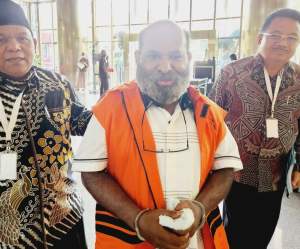 Gubernur nonaktif Papua Lukas Enembe, Elius Enembe, saat diperiksa di KPK.
