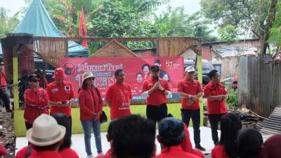 Ketua PDIP Tangsel, Wanto Sugito, saat pimpin apel bersama sebelum melakukan aksi penanaman pohon di Situ Ciledug, Pamulang.