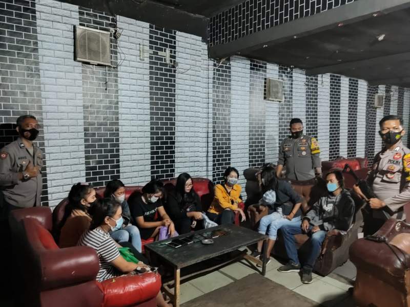 Beroperasi di Bulan Puasa, Cafe di Serang Ditutup Paksa Oleh Polisi